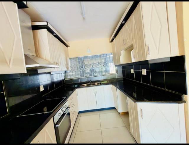 3 BEDROOM APARTMENT FOR SALE IN BRIGHTON BEACH